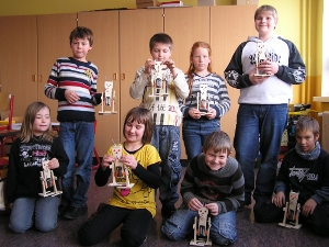 Schüler zeigen ihre gebauten Modelle